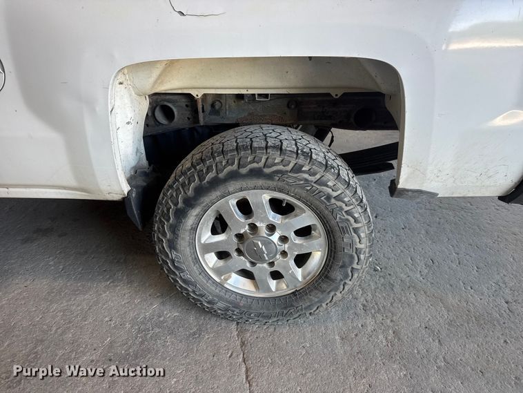 image for item MX9278 2015 Chevrolet Silverado 2500HD Crew Cab pickup truck