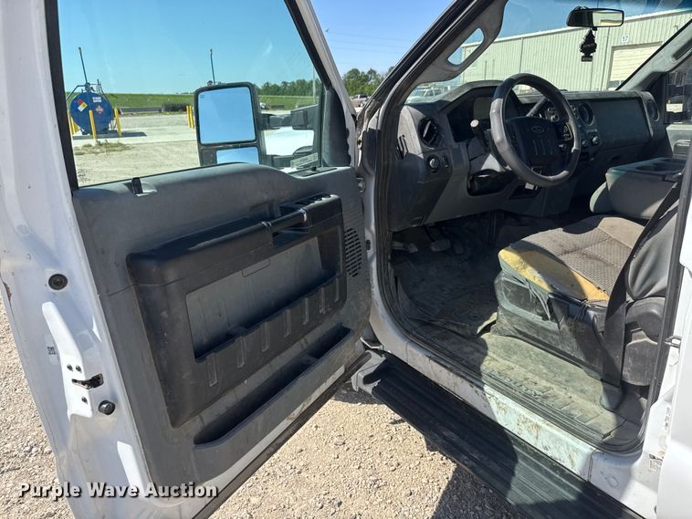 image for item MX9279 2015 Ford F250 Super Duty Crew Cab pickup truck