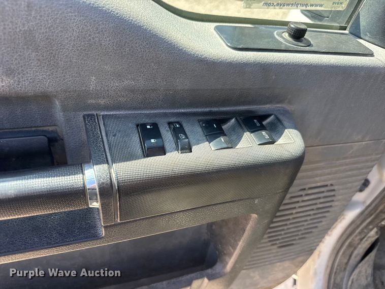 image for item MX9279 2015 Ford F250 Super Duty Crew Cab pickup truck
