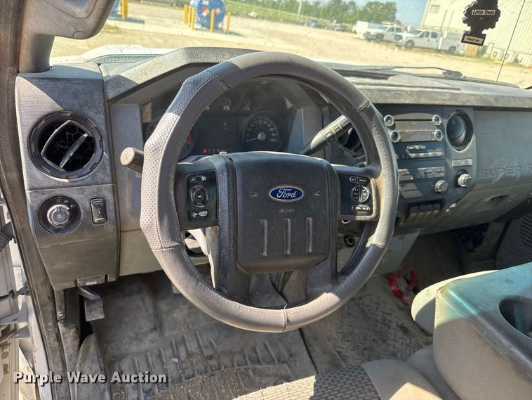 image for item MX9279 2015 Ford F250 Super Duty Crew Cab pickup truck