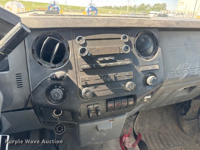 image for item MX9279 2015 Ford F250 Super Duty Crew Cab pickup truck
