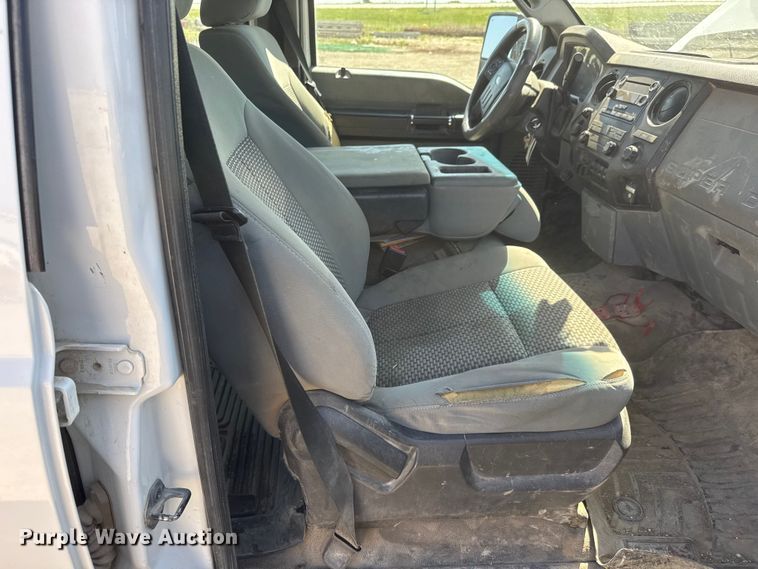 image for item MX9279 2015 Ford F250 Super Duty Crew Cab pickup truck