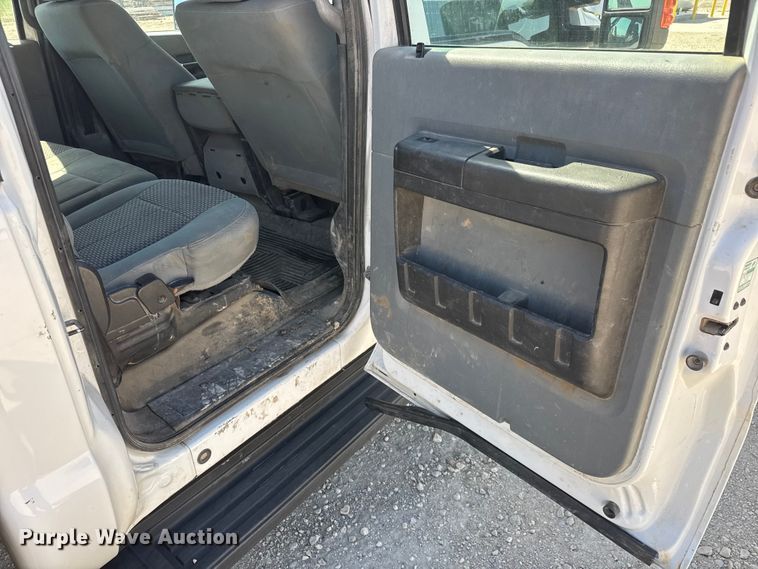 image for item MX9279 2015 Ford F250 Super Duty Crew Cab pickup truck
