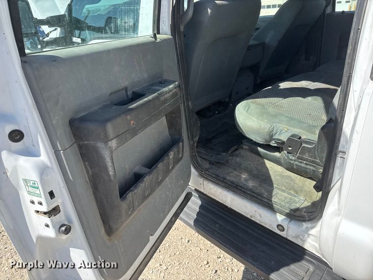 image for item MX9279 2015 Ford F250 Super Duty Crew Cab pickup truck