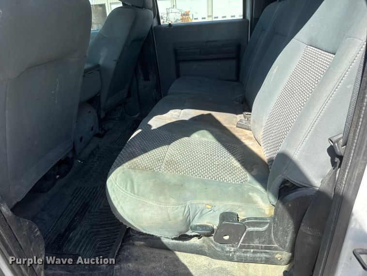image for item MX9279 2015 Ford F250 Super Duty Crew Cab pickup truck