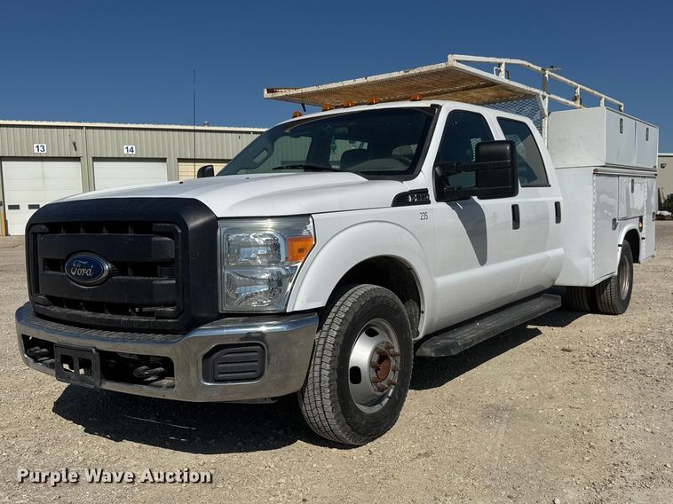2016 Ford F-350 Crew Cab utility bed pickup truck