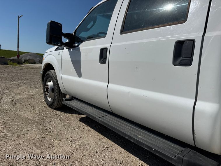 image for item MX9280 2016 Ford F-350 Crew Cab utility bed pickup truck