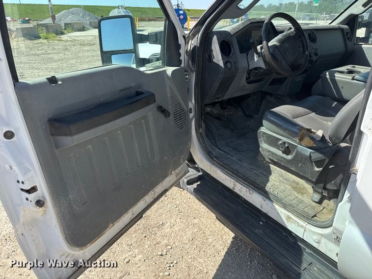 image for item MX9280 2016 Ford F-350 Crew Cab utility bed pickup truck