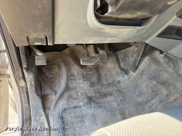 image for item MX9280 2016 Ford F-350 Crew Cab utility bed pickup truck
