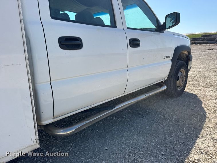 image for item MX9281 2006 Chevrolet Silverado 3500 utility bed pickup truck