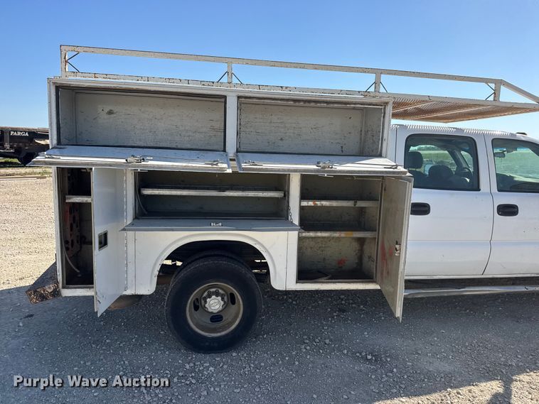 image for item MX9281 2006 Chevrolet Silverado 3500 utility bed pickup truck