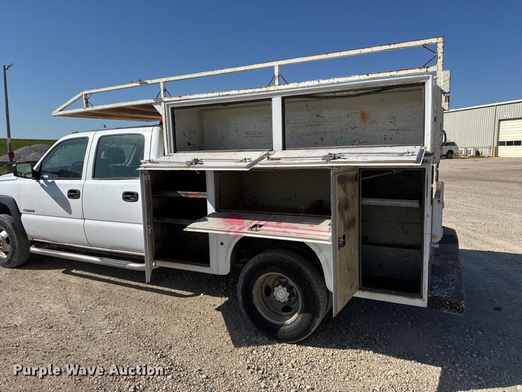 image for item MX9281 2006 Chevrolet Silverado 3500 utility bed pickup truck