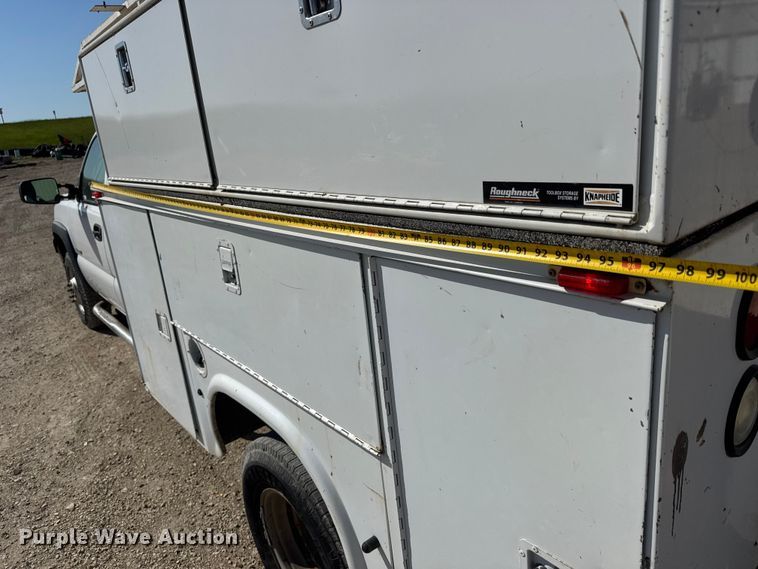 image for item MX9281 2006 Chevrolet Silverado 3500 utility bed pickup truck