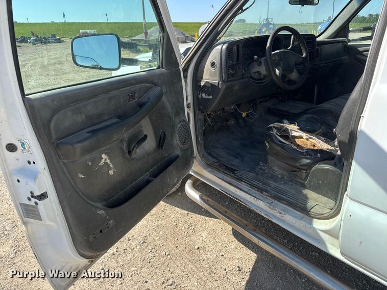 image for item MX9281 2006 Chevrolet Silverado 3500 utility bed pickup truck