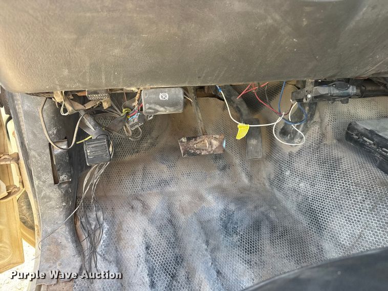 image for item MX9281 2006 Chevrolet Silverado 3500 utility bed pickup truck