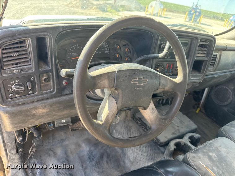 image for item MX9281 2006 Chevrolet Silverado 3500 utility bed pickup truck