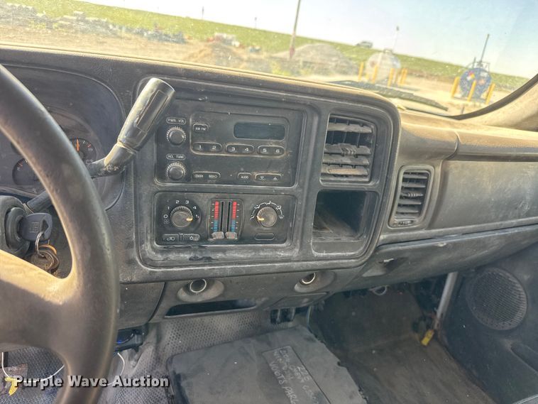 image for item MX9281 2006 Chevrolet Silverado 3500 utility bed pickup truck