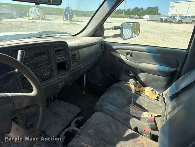 image for item MX9281 2006 Chevrolet Silverado 3500 utility bed pickup truck