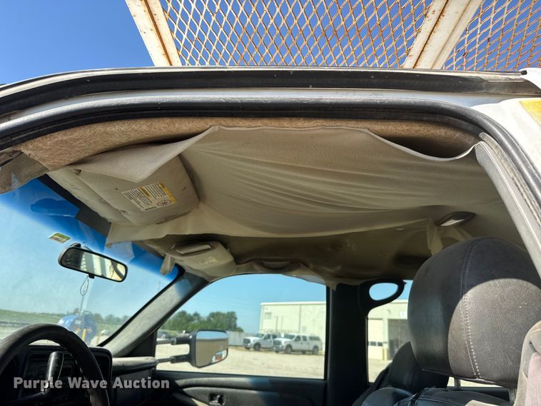 image for item MX9281 2006 Chevrolet Silverado 3500 utility bed pickup truck