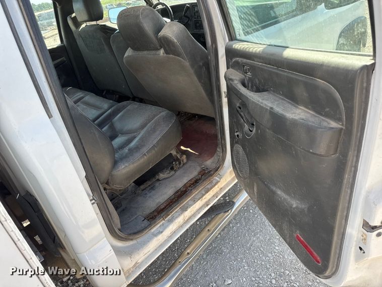 image for item MX9281 2006 Chevrolet Silverado 3500 utility bed pickup truck