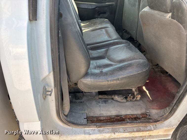 image for item MX9281 2006 Chevrolet Silverado 3500 utility bed pickup truck