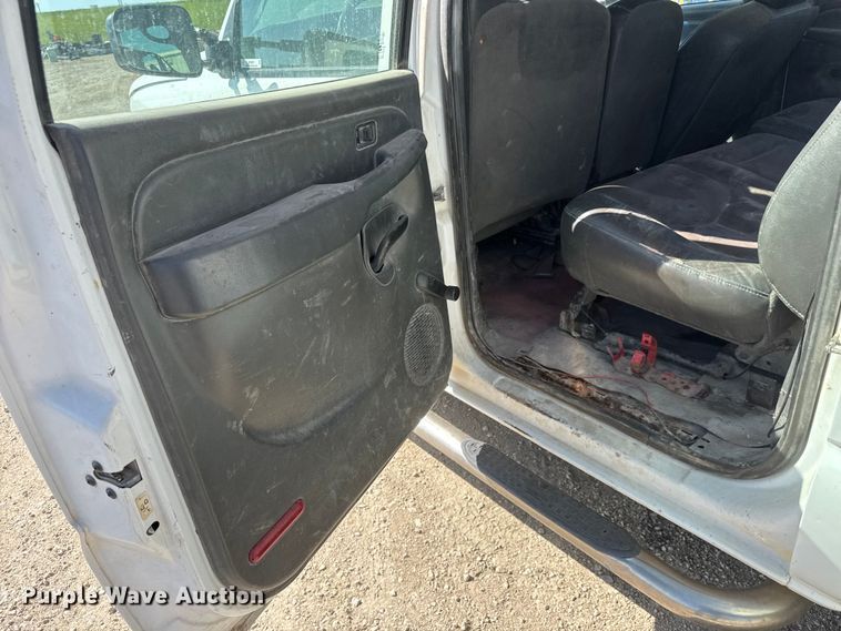 image for item MX9281 2006 Chevrolet Silverado 3500 utility bed pickup truck