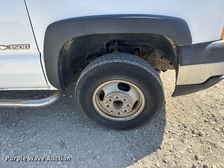 image for item MX9281 2006 Chevrolet Silverado 3500 utility bed pickup truck
