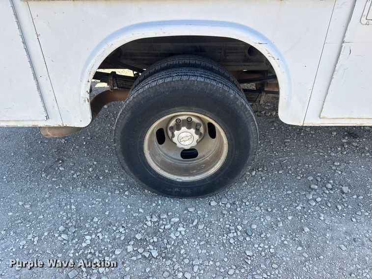 image for item MX9281 2006 Chevrolet Silverado 3500 utility bed pickup truck
