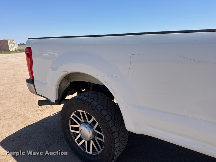 image for item MX9283 2019 Ford F250 Super Duty Crew Cab pickup truck