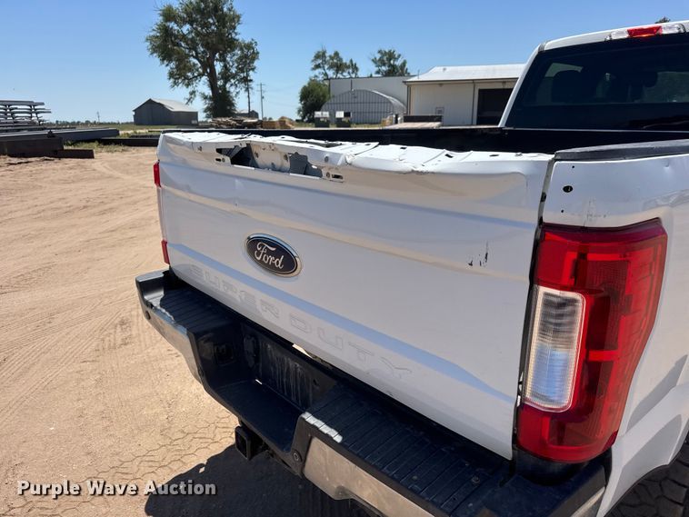 image for item MX9283 2019 Ford F250 Super Duty Crew Cab pickup truck