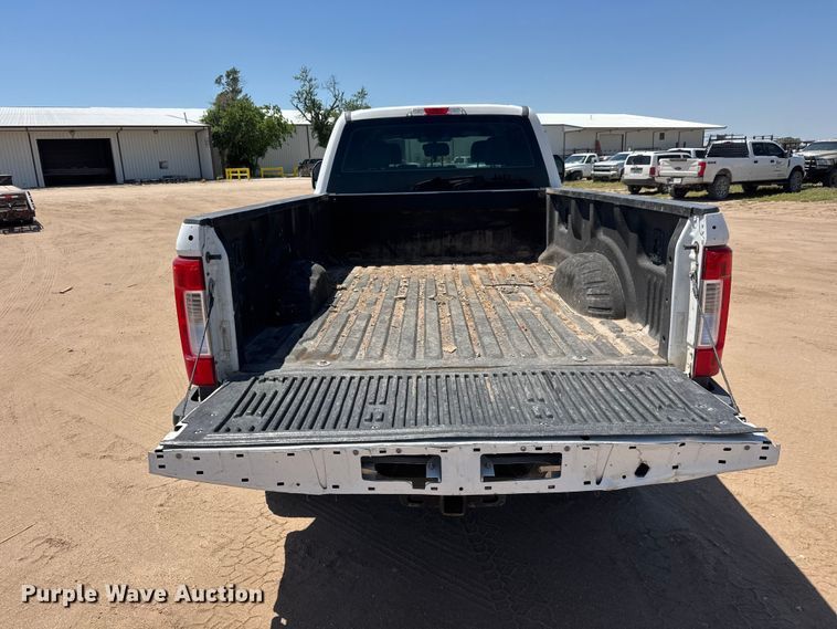 image for item MX9283 2019 Ford F250 Super Duty Crew Cab pickup truck