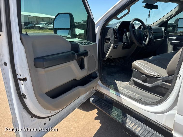 image for item MX9283 2019 Ford F250 Super Duty Crew Cab pickup truck