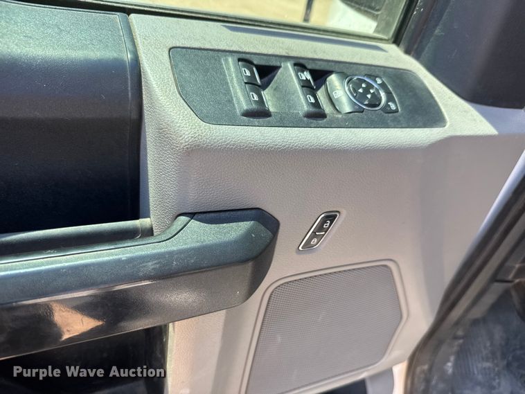 image for item MX9283 2019 Ford F250 Super Duty Crew Cab pickup truck