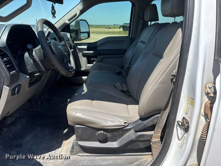 image for item MX9283 2019 Ford F250 Super Duty Crew Cab pickup truck