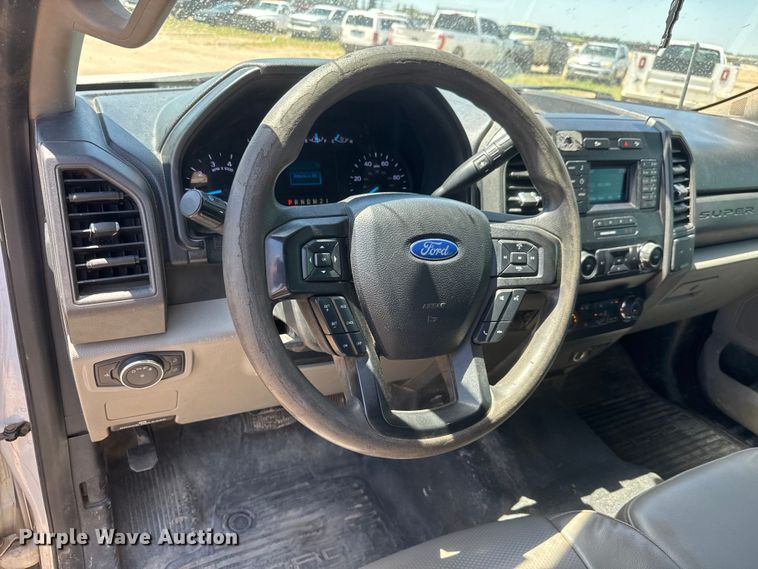 image for item MX9283 2019 Ford F250 Super Duty Crew Cab pickup truck