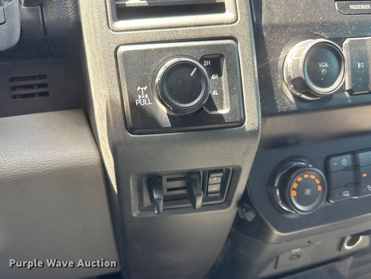 image for item MX9283 2019 Ford F250 Super Duty Crew Cab pickup truck