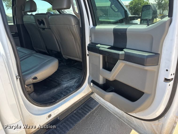 image for item MX9283 2019 Ford F250 Super Duty Crew Cab pickup truck