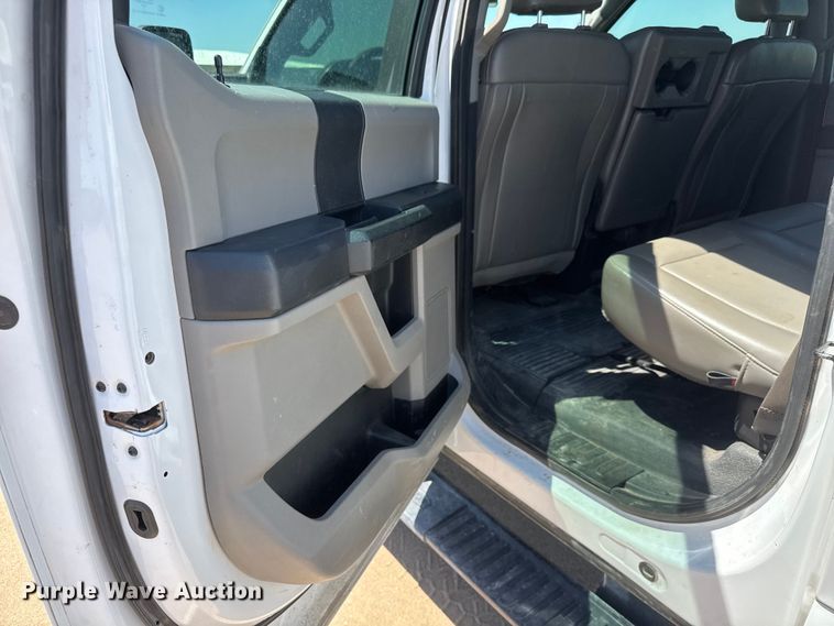 image for item MX9283 2019 Ford F250 Super Duty Crew Cab pickup truck