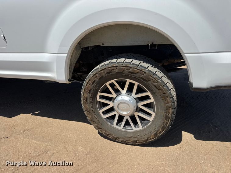 image for item MX9283 2019 Ford F250 Super Duty Crew Cab pickup truck