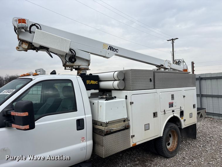 image for item YA2691 2013 Ford F450 Super Duty bucket truck