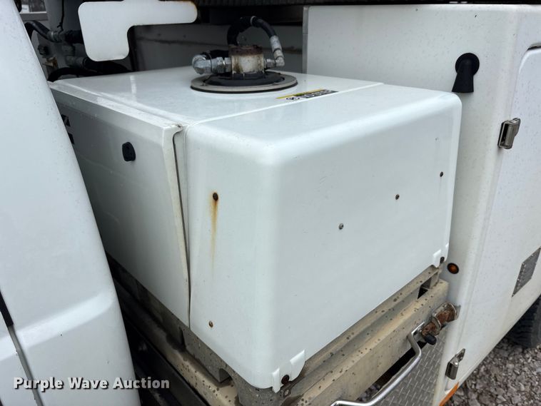 image for item YA2691 2013 Ford F450 Super Duty bucket truck