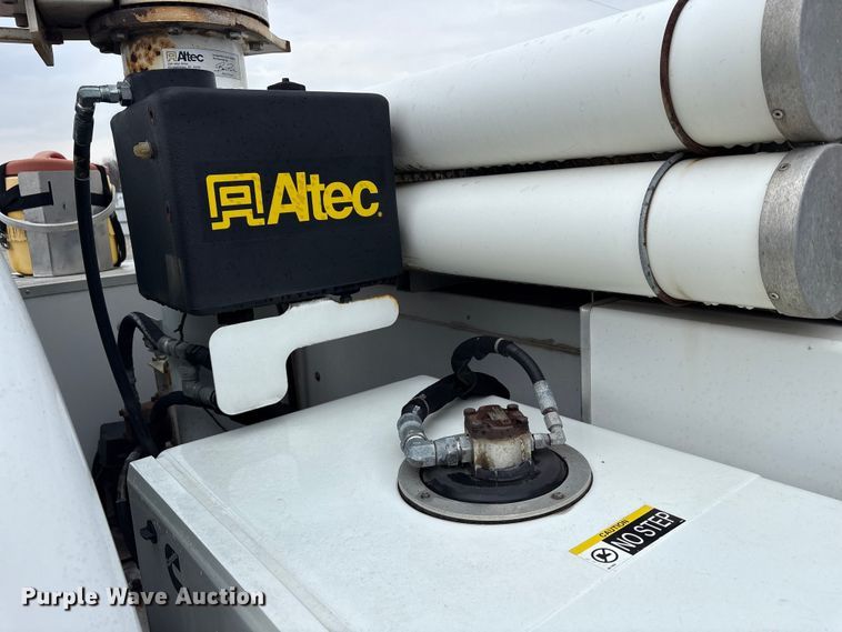 image for item YA2691 2013 Ford F450 Super Duty bucket truck