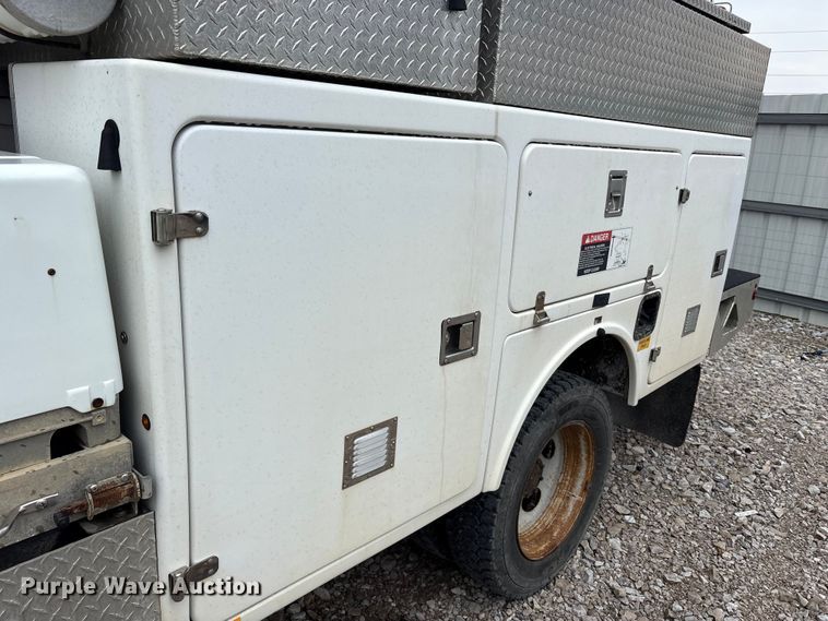 image for item YA2691 2013 Ford F450 Super Duty bucket truck