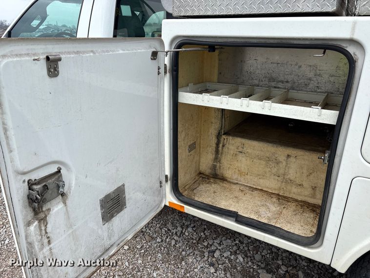 image for item YA2691 2013 Ford F450 Super Duty bucket truck