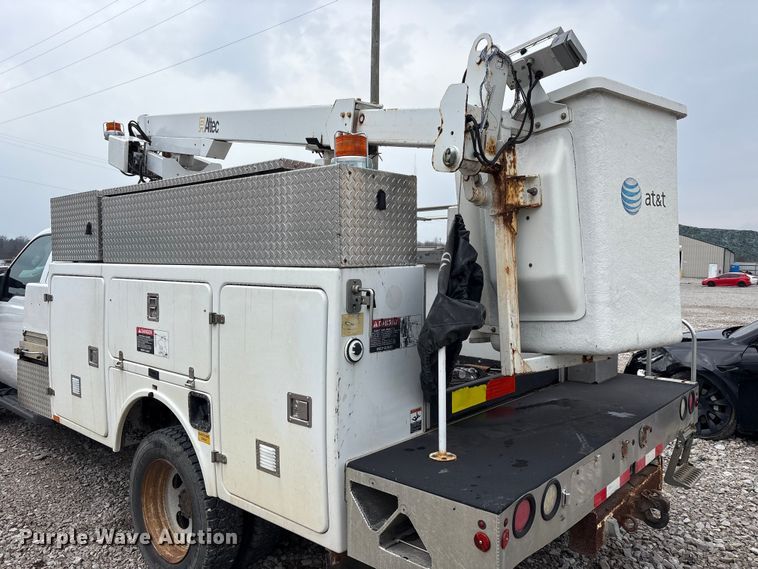 image for item YA2691 2013 Ford F450 Super Duty bucket truck