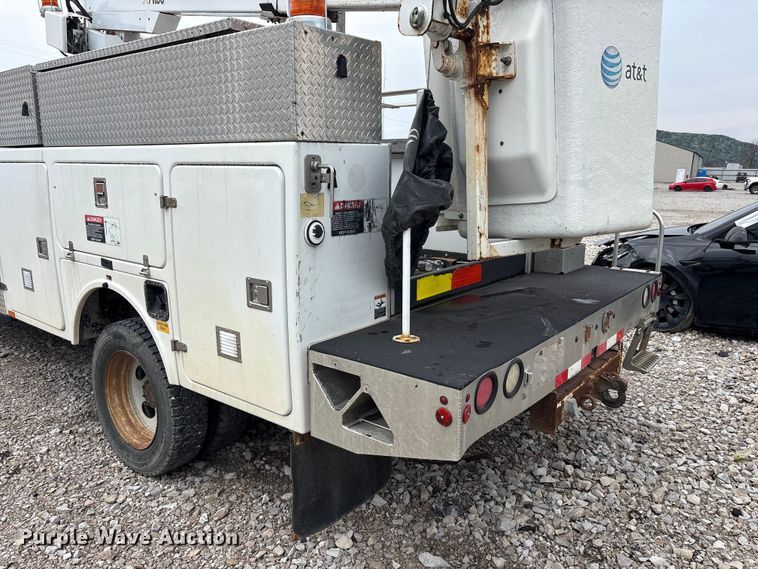 image for item YA2691 2013 Ford F450 Super Duty bucket truck