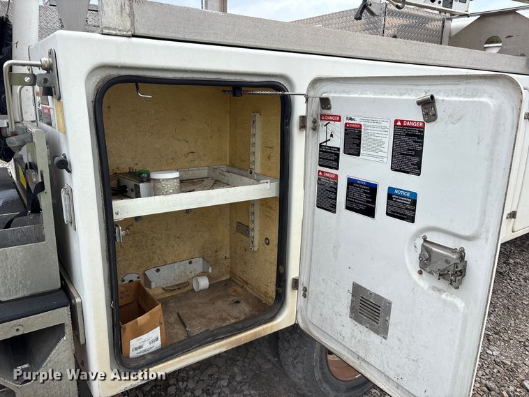 image for item YA2691 2013 Ford F450 Super Duty bucket truck