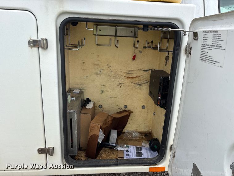 image for item YA2691 2013 Ford F450 Super Duty bucket truck