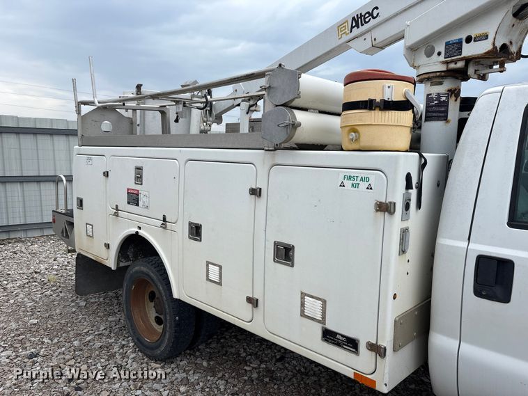 image for item YA2691 2013 Ford F450 Super Duty bucket truck