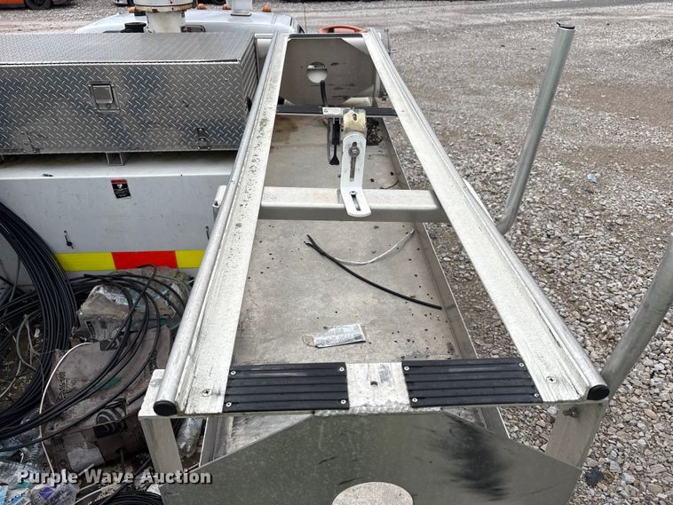 image for item YA2691 2013 Ford F450 Super Duty bucket truck